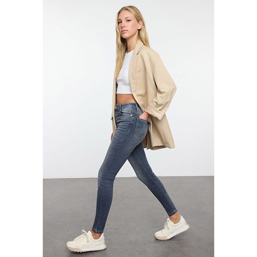 trendyol Dżinsy - Skinny fit - w kolorze granatowym Trendyol 38 okazja Limango Polska