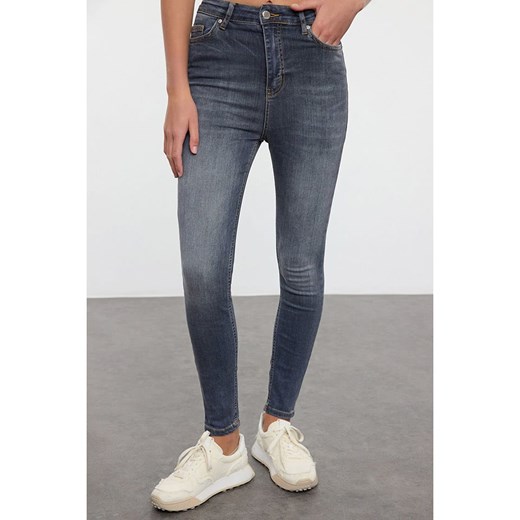trendyol Dżinsy - Skinny fit - w kolorze granatowym Trendyol 38 promocyjna cena Limango Polska