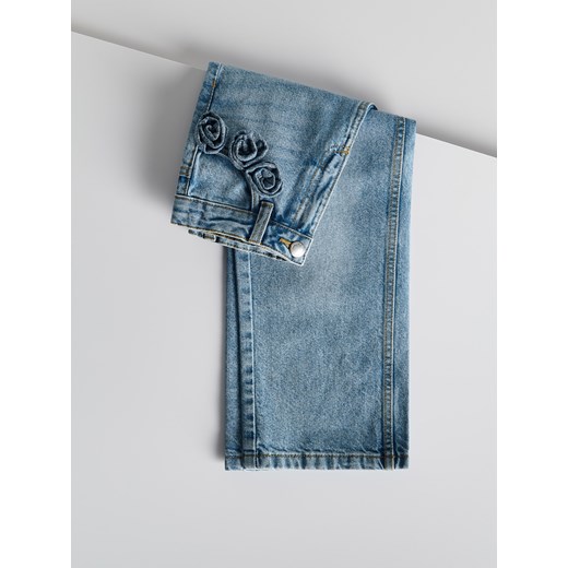 Reserved - Jeansy wide leg z kwiatową aplikacją - niebieski ze sklepu Reserved w kategorii Spodnie dziewczęce - zdjęcie 179157806