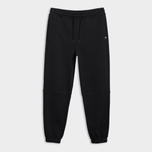Męskie spodnie dresowe joggery 4F 4FRSS25TTROM1375 - czarne ze sklepu Sportstylestory.com w kategorii Spodnie męskie - zdjęcie 179170719