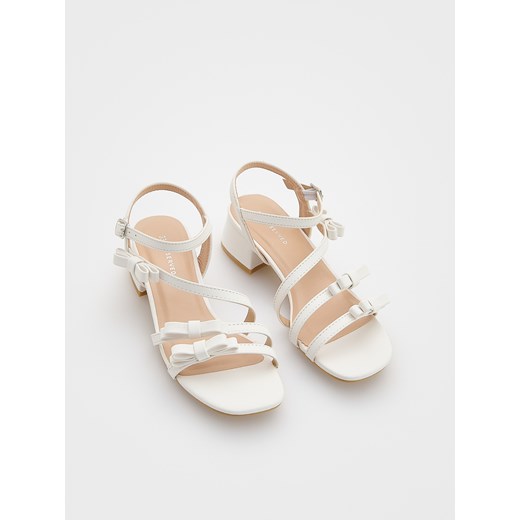Sandały dziecięce białe Reserved 