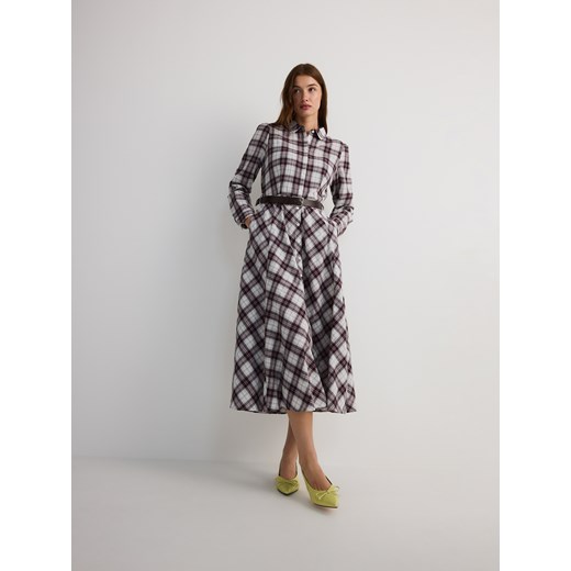 Sukienka Reserved w kratkę z długim rękawem na uczelnię wielokolorowa rozkloszowana 