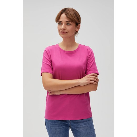 Gładki bawełniany t-shirt fuksjowy ze sklepu Moodo.pl w kategorii Bluzki damskie - zdjęcie 179179575