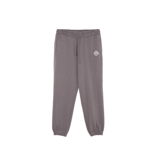 Cropp - Szare dresowe joggery z grubego materiału - szary ze sklepu Cropp w kategorii Spodnie męskie - zdjęcie 179190036