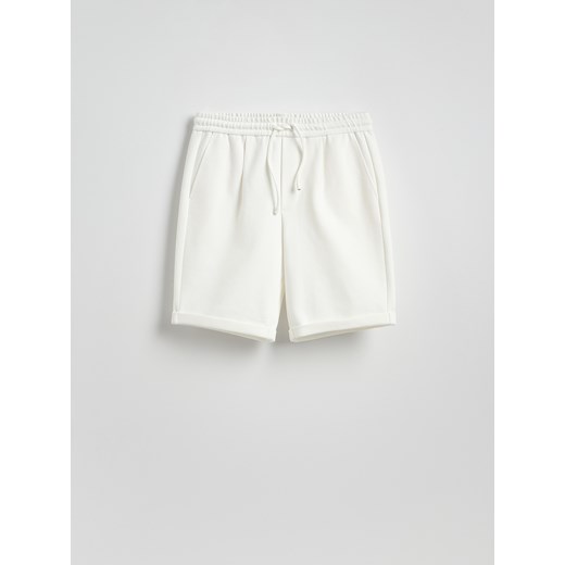 Reserved - Szorty regular fit - złamana biel Reserved M Reserved