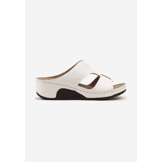 Klapki damskie Born2be na koturnie casual bez zapięcia 