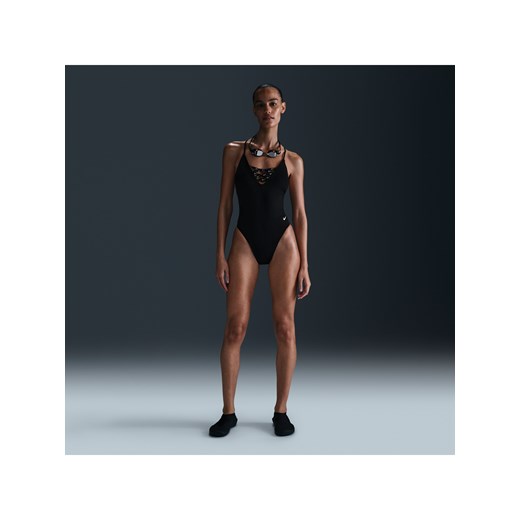 Damski jednoczęściowy kostium o kroju bokserki Nike Swim Sneakerkini 2.0 - Czerń ze sklepu Nike poland w kategorii Stroje kąpielowe - zdjęcie 179204309