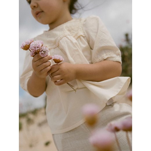 Lil Atelier Koszulka &quot;Daisy&quot; w kolorze kremowym ze sklepu Limango Polska w kategorii Bluzki dziewczęce - zdjęcie 179206798