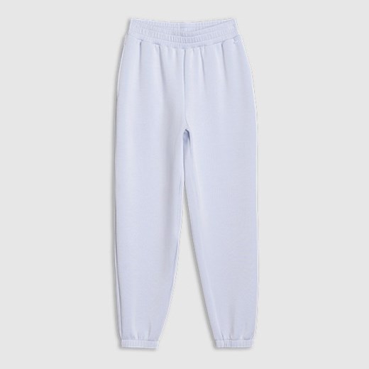 Damskie spodnie dresowe joggery 4F 4FWSS25TTROF1010 - niebieskie ze sklepu Sportstylestory.com w kategorii Spodnie damskie - zdjęcie 179216679