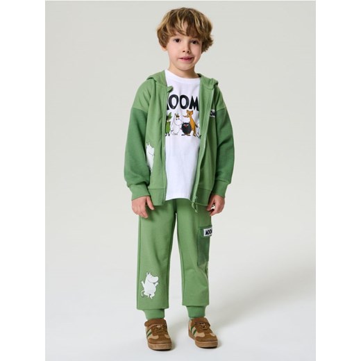 Sinsay - Spodnie The Moomins - zielony - id: 238CT-67X - marki Sinsay - 179223267 Sinsay - Spodnie The Moomins - zielony ze sklepu Sinsay w kategorii Spodnie chłopięce - zdjęcie 179223267