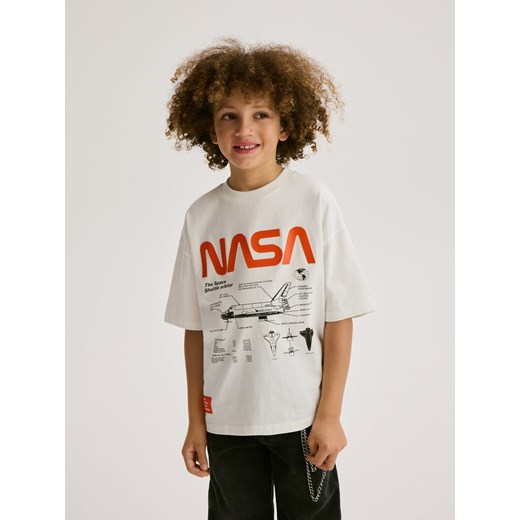 Reserved - T-shirt oversize NASA - złamana biel ze sklepu Reserved w kategorii T-shirty chłopięce - zdjęcie 179226708