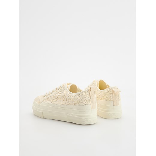Reserved - Sneakersy na wyższej podeszwie - złamana biel Reserved 35 Reserved