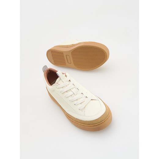 Reserved - Skórzane sneakersy - złamana biel ze sklepu Reserved w kategorii Trampki dziecięce - zdjęcie 179242525