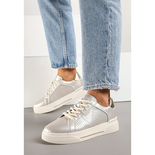 Złote Skórzane Sneakersy w Stylu Tenisówek Zdobione Perforacją Vivolla ze sklepu born2be.pl w kategorii Buty sportowe damskie - zdjęcie 179243497