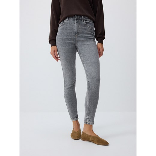 Reserved - Jeansy high waist - jasnoszary Reserved 40 okazyjna cena Reserved