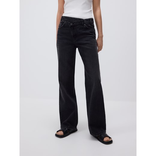 Czarne jeansy damskie Reserved 