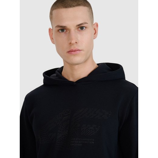 Męska bluza dresowa nierozpinana z kapturem 4F 4FWSS25TSWSM1585 - czarna ze sklepu Sportstylestory.com w kategorii Bluzy męskie - zdjęcie 179257666