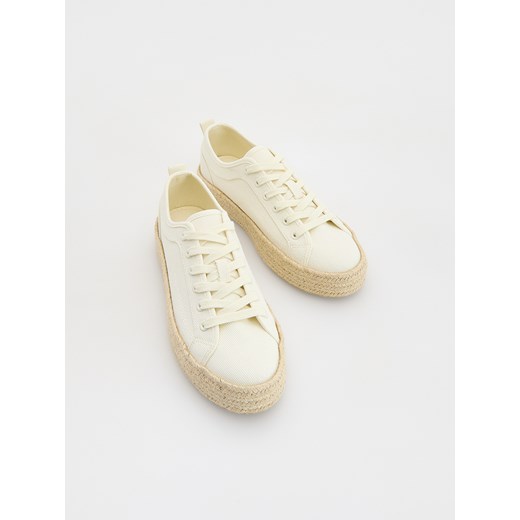 Reserved - Sneakersy z plecioną podeszwą - biały Reserved 35 Reserved