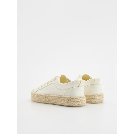 Reserved - Sneakersy z plecioną podeszwą - biały Reserved 39 Reserved
