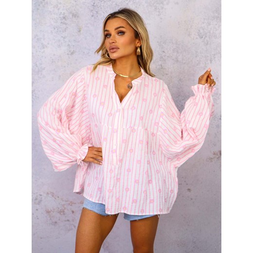 BLUZKA KOSZULOWA OVERSIZE W PASKI I KWIATY- JASNORÓŻOWA ze sklepu olika.com.pl w kategorii Koszule damskie - zdjęcie 179288067