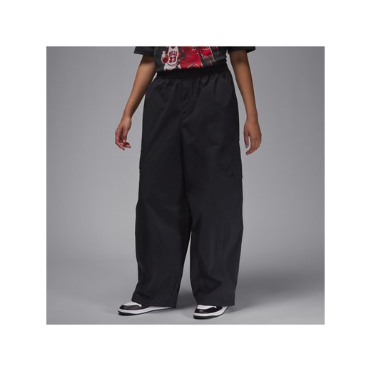 Damskie spodnie spadochronowe Jordan Flight Chicago - Czerń ze sklepu Nike poland w kategorii Spodnie damskie - zdjęcie 179308316