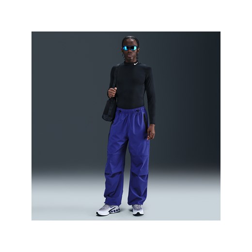Męskie spodnie oversize z tkaniny Nike Tech - Fiolet ze sklepu Nike poland w kategorii Spodnie męskie - zdjęcie 179308336