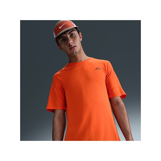 Męska koszulka z krótkim rękawem do biegania Dri-FIT ADV Nike Solar Chase - Pomarańczowy ze sklepu Nike poland w kategorii T-shirty męskie - zdjęcie 179308827