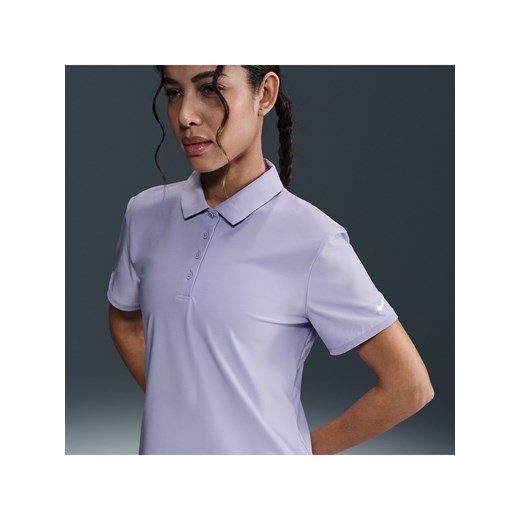 Damska koszulka polo z krótkim rękawem do golfa Dri-FIT Nike Victory - Fiolet ze sklepu Nike poland w kategorii Bluzki damskie - zdjęcie 179309017
