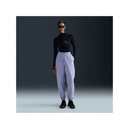 Damskie spodnie dresowe o kroju oversize z wysokim stanem Nike Sportswear Phoenix Fleece - Fiolet ze sklepu Nike poland w kategorii Spodnie damskie - zdjęcie 179309159