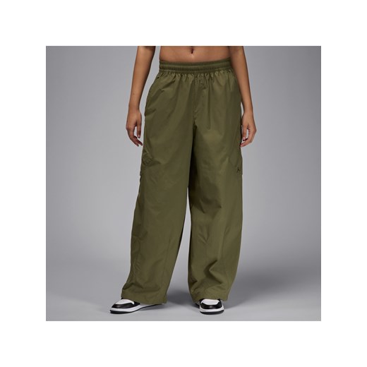 Damskie spodnie spadochronowe Jordan Flight Chicago - Zieleń ze sklepu Nike poland w kategorii Spodnie damskie - zdjęcie 179309206