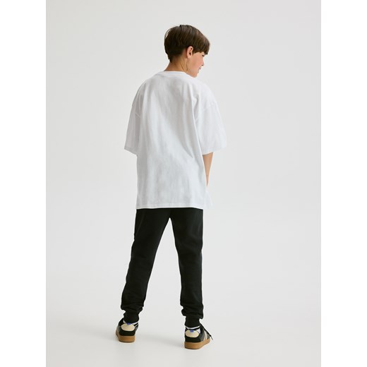Reserved - T-shirt z aplikacją - złamana biel Reserved 134/140 (8-9 lat) Reserved