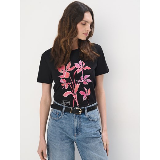 Mohito - Bawełniany t-shirt w kwiaty - czarny ze sklepu Mohito w kategorii Bluzki damskie - zdjęcie 179320835