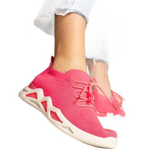 Różowe sneakersy damskie ze skarpetkową cholewką ze sklepu ButyModne.pl w kategorii Buty sportowe damskie - zdjęcie 179333637