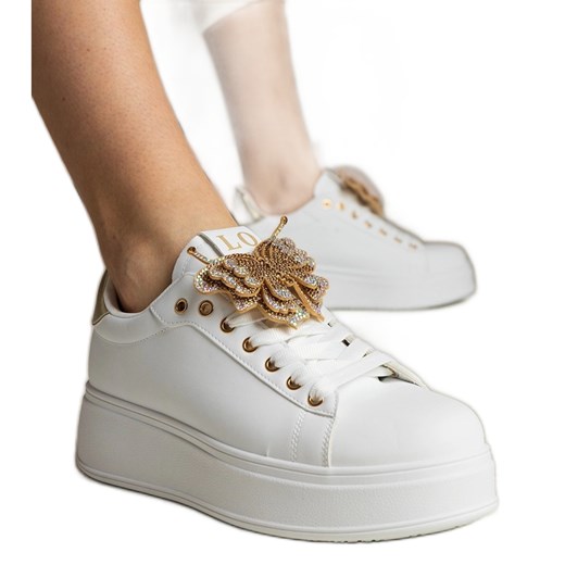 Biało-złote sneakersy zdobione motylkiem z cyrkoniami białe ze sklepu ButyModne.pl w kategorii Buty sportowe damskie - zdjęcie 179333689