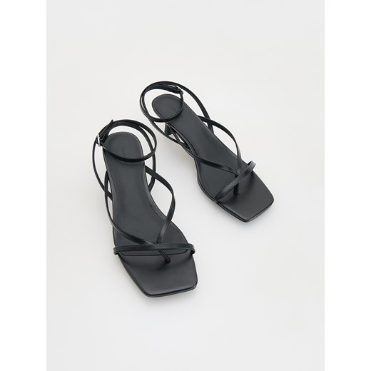 Sandały damskie Reserved z klamrą eleganckie na lato 