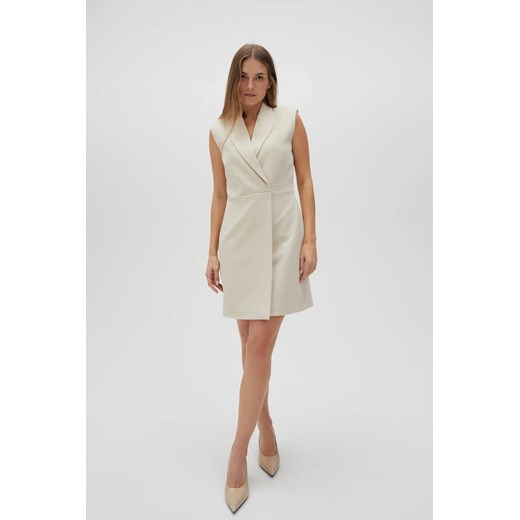 Elegancka sukienka beżowa ze sklepu Moodo.pl w kategorii Sukienki - zdjęcie 179338196