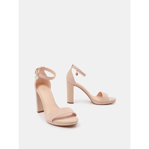 Sandały damskie Mohito eleganckie beżowe z klamrą 
