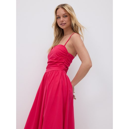 Reserved sukienka rozkloszowana na ramiączkach 