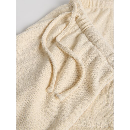 Szorty beżowe Reserved casual 