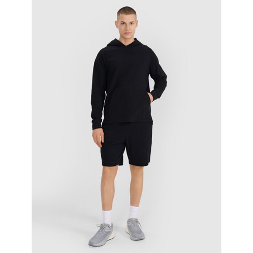 Męska bluza dresowa nierozpinana z kapturem 4F 4FWSS25TSWSM1558 - czarna ze sklepu Sportstylestory.com w kategorii Bluzy męskie - zdjęcie 179341598