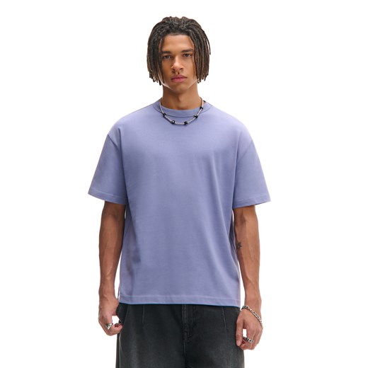 Cropp - Basicowa fioletowa koszulka comfort - niebieski ze sklepu Cropp w kategorii T-shirty męskie - zdjęcie 179342119
