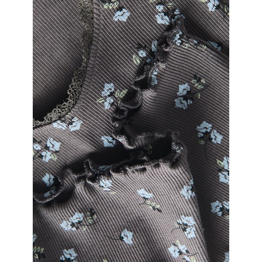 Bluzka dziewczęca Reserved w abstrakcyjnym wzorze 