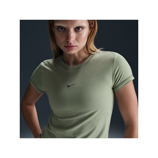 Damski dopasowany T-shirt o skróconym kroju Nike Sportswear Chill Knit - Zieleń ze sklepu Nike poland w kategorii Bluzki damskie - zdjęcie 179364758