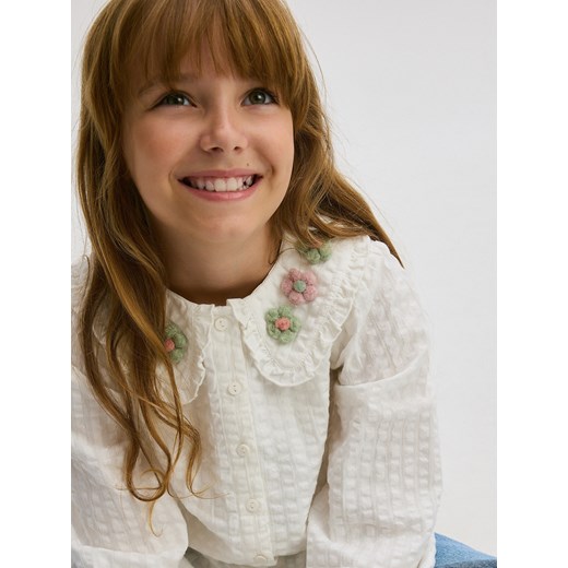 Reserved - Koszula z kwiatami na kołnierzu - złamana biel ze sklepu Reserved w kategorii Bluzki dziewczęce - zdjęcie 179371295