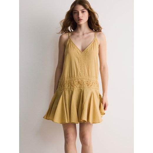 Reserved - Sukienka z lnem - warm olive Reserved L wyprzedaż Reserved