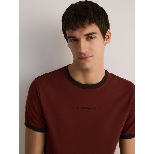 Reserved - T-shirt slim fit z haftem - mahoniowy ze sklepu Reserved w kategorii T-shirty męskie - zdjęcie 179371855