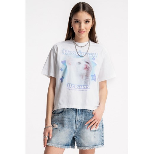 Biały t-shirt z autorską grafiką z przodu, kolor - biały, rozmiar - 140 ze sklepu REPORTER w kategorii Bluzki dziewczęce - zdjęcie 179385998