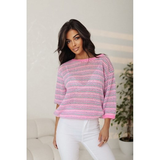 krótki sweter adelo w paseczki  polski produkt j&k premium - różowy ze sklepu STYLOWO w kategorii Swetry damskie - zdjęcie 179386559