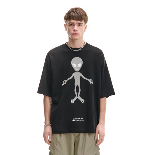 Cropp - Czarna koszulka oversize UFO - czarny ze sklepu Cropp w kategorii T-shirty męskie - zdjęcie 179392369