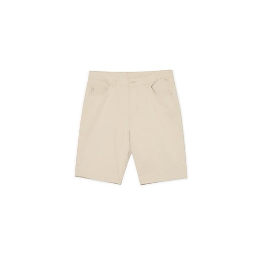 Cropp - Jasne gładkie szorty regular - beżowy Cropp 30 Cropp